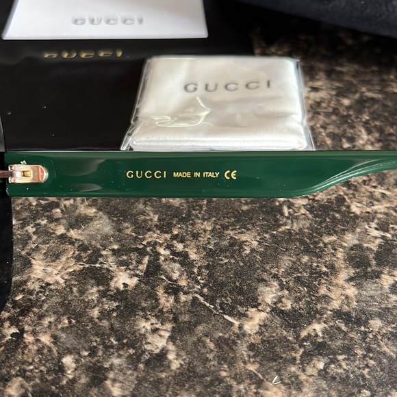 Like New GUCCI square sunglasses - Picture 8 of 11